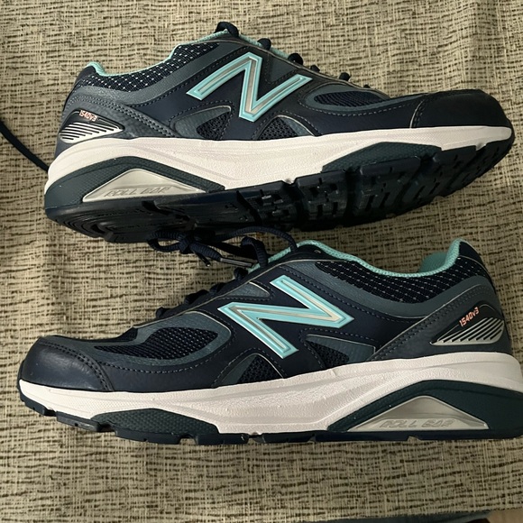 New Balance 1540V3 ~ New without box ~ *Navy and Ice Blue* 7.5 B - Picture 2 of 5